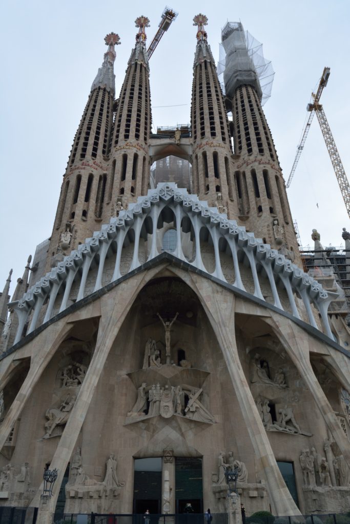Barcelona's Antoni Gaudí - theglobenomad